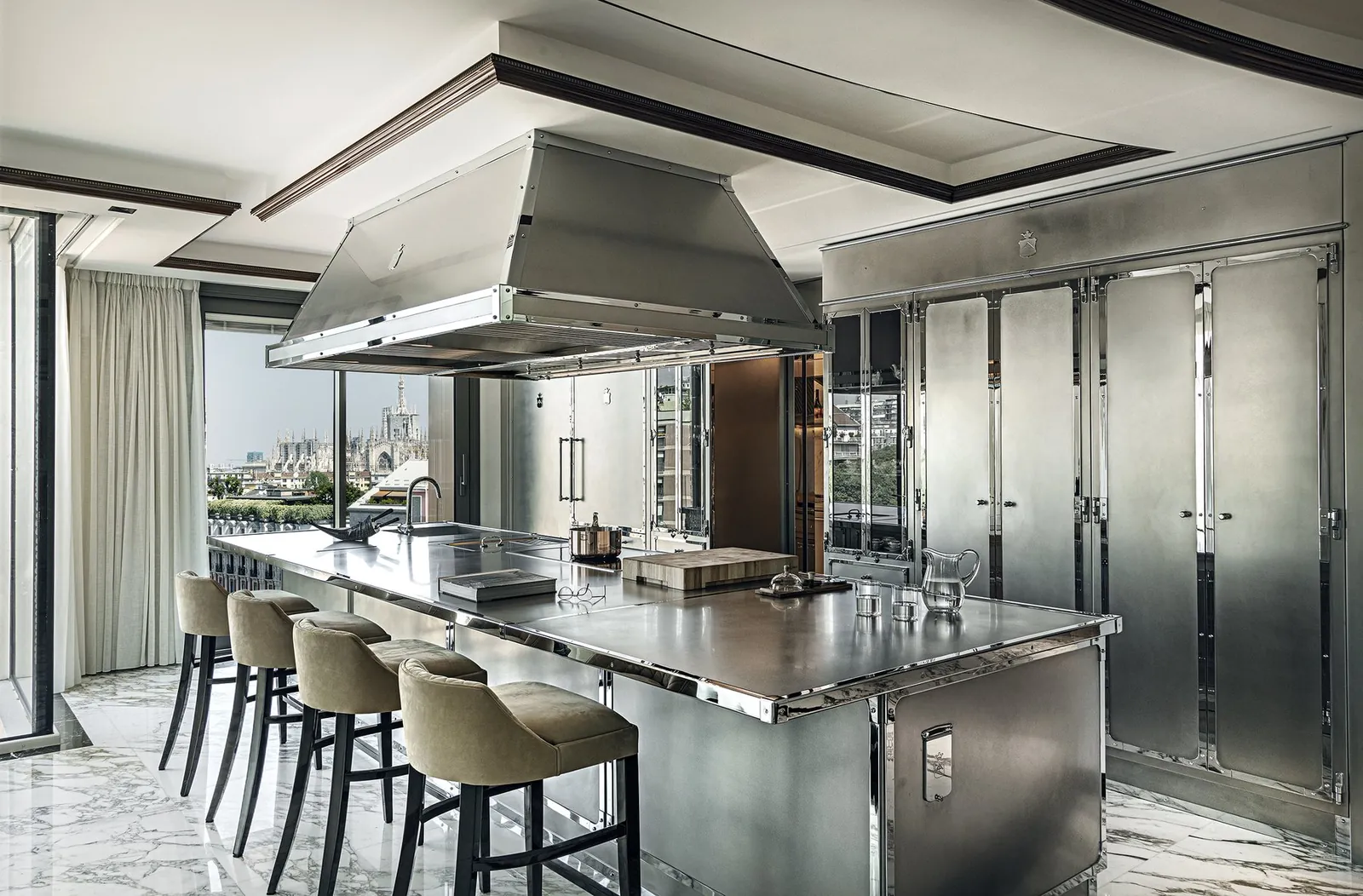 Kochinsel und Bar aus Stahl · © Officine Gullo