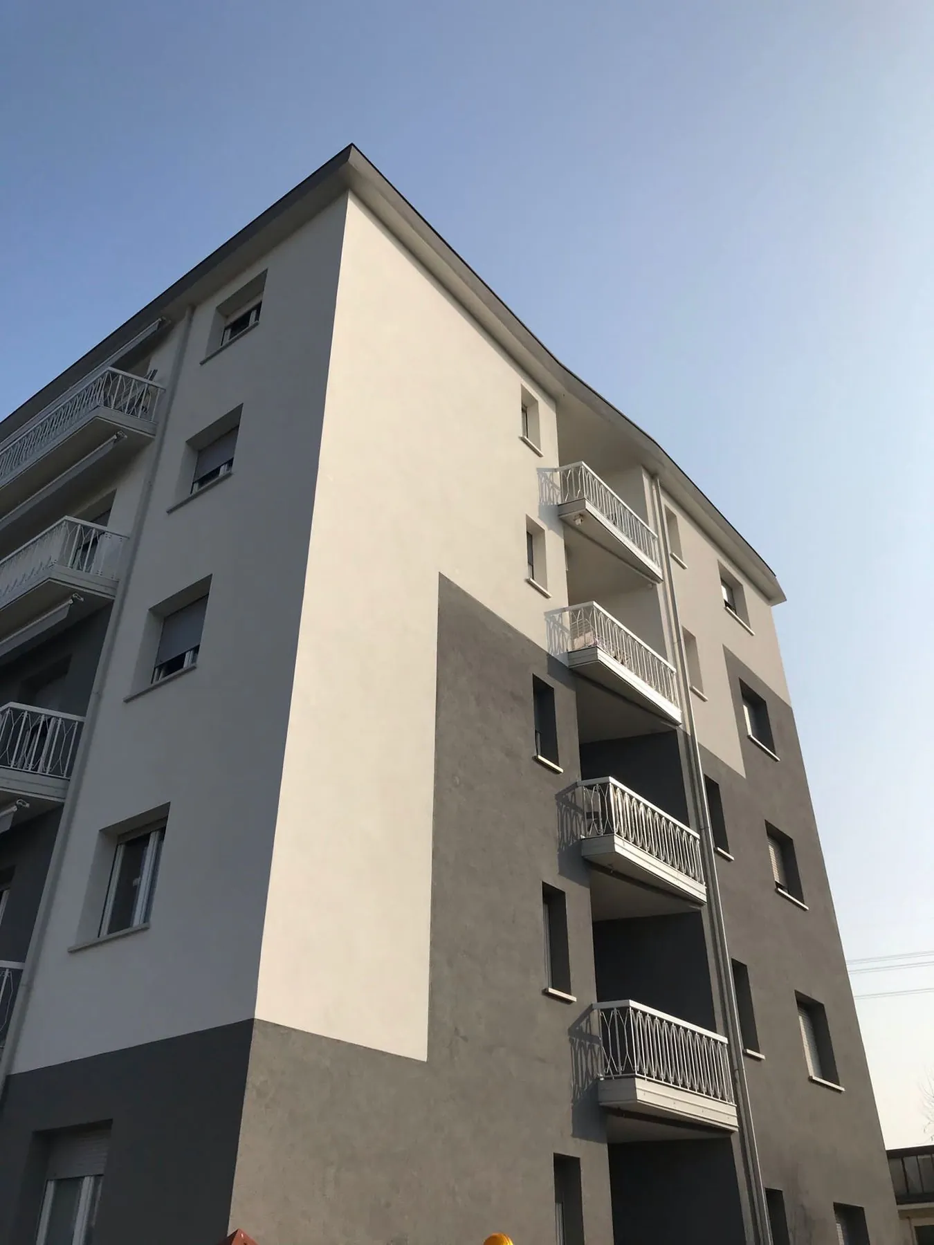 Immeuble, façade claire · © Imarvi Design