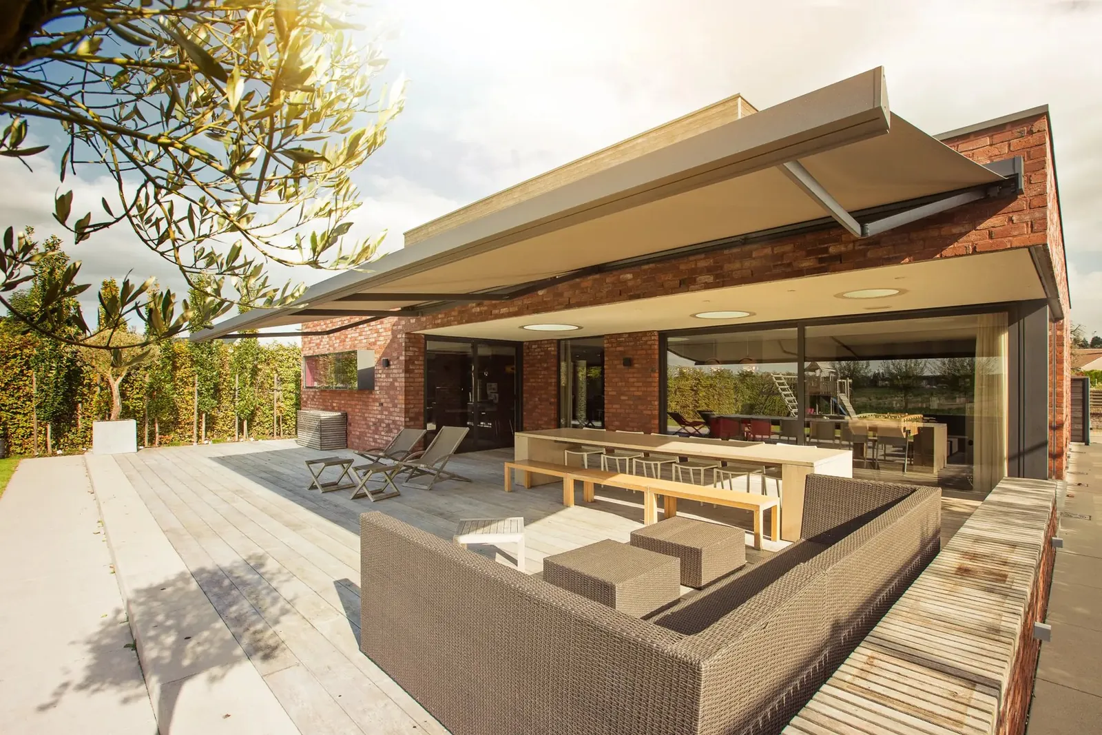 Store banne sur terrasse · © ISOTRA