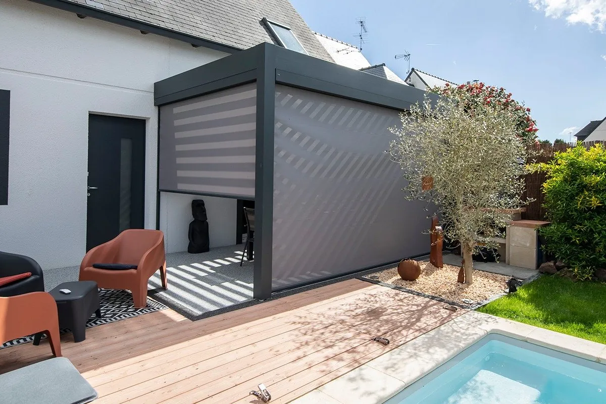 Pergola Optimo avec store zip · © SIB