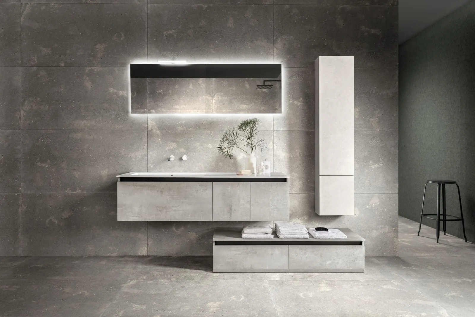 Illuminated mirror and stone-effect top · © Synergie Bagni