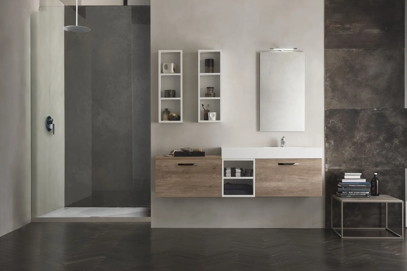 Wooden unit and glass shower · © Synergie Bagni