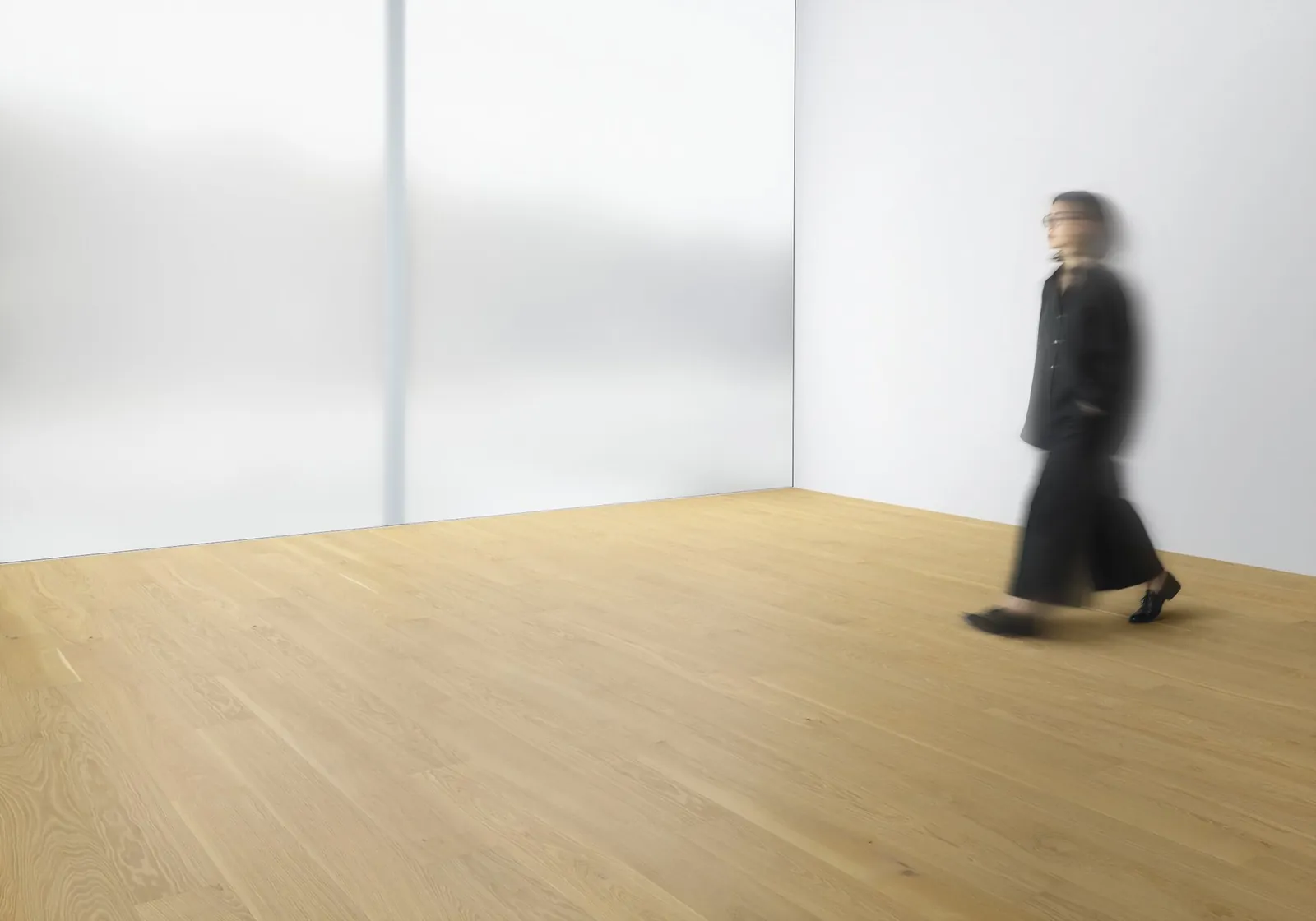 Parquet in rovere chiaro, ambiente essenziale · © Bauwerk