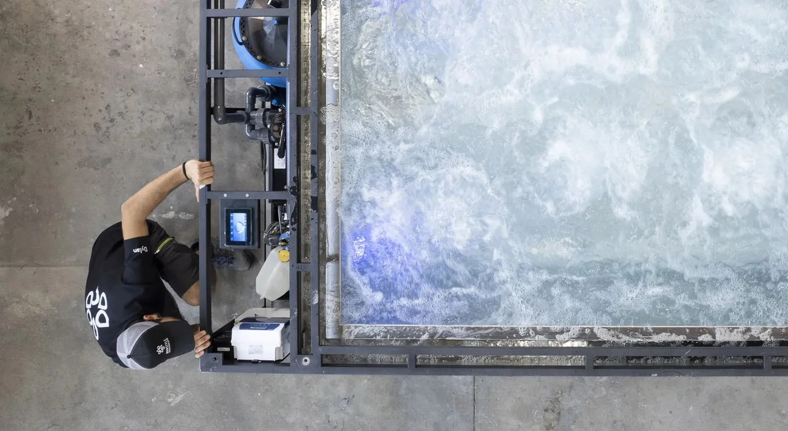 Techniker bei der Arbeit an einem Minipool von H2O Style
