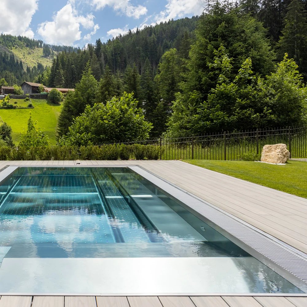 Piscine à débordement