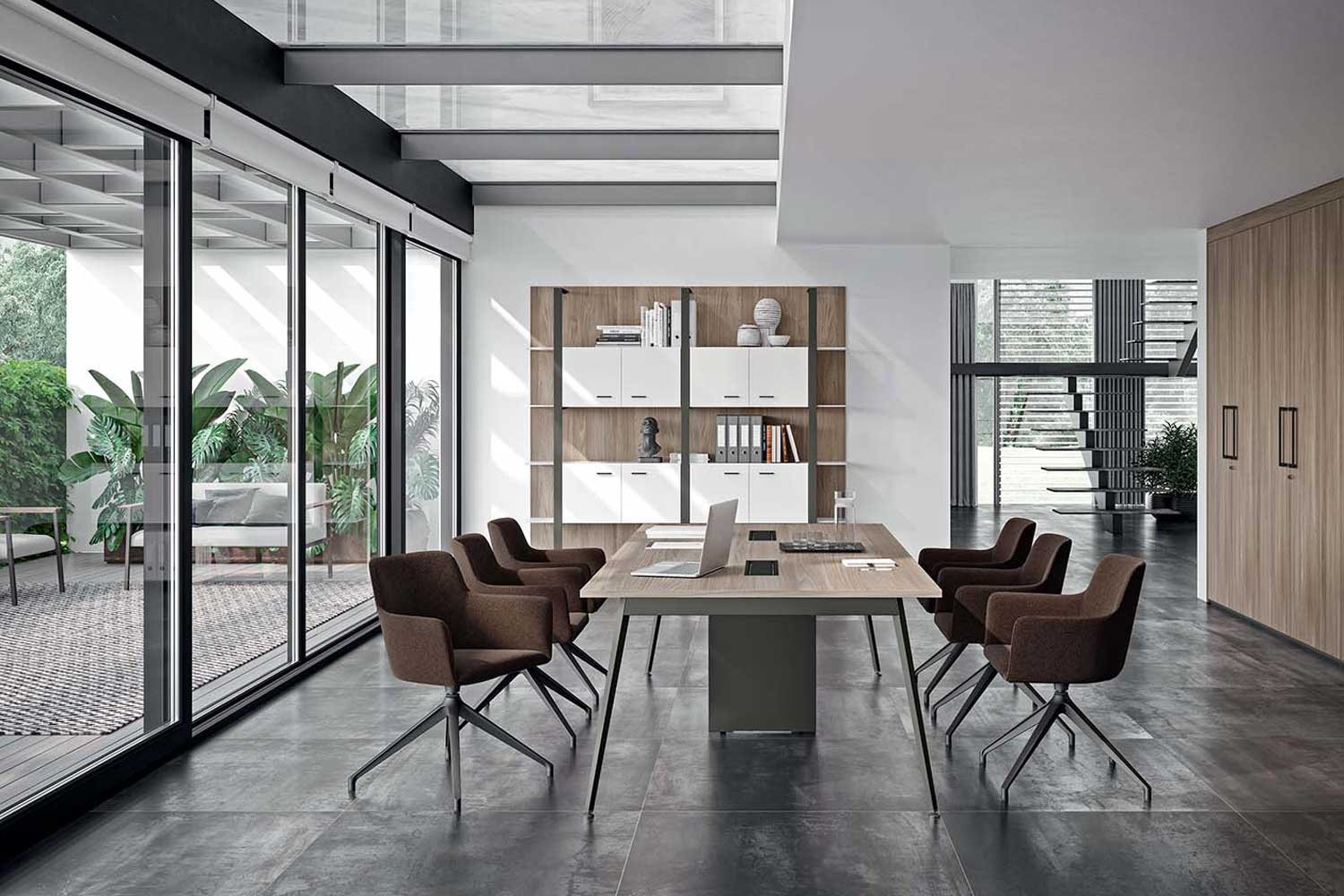 Meeting table and chairs · © Quadrifoglio