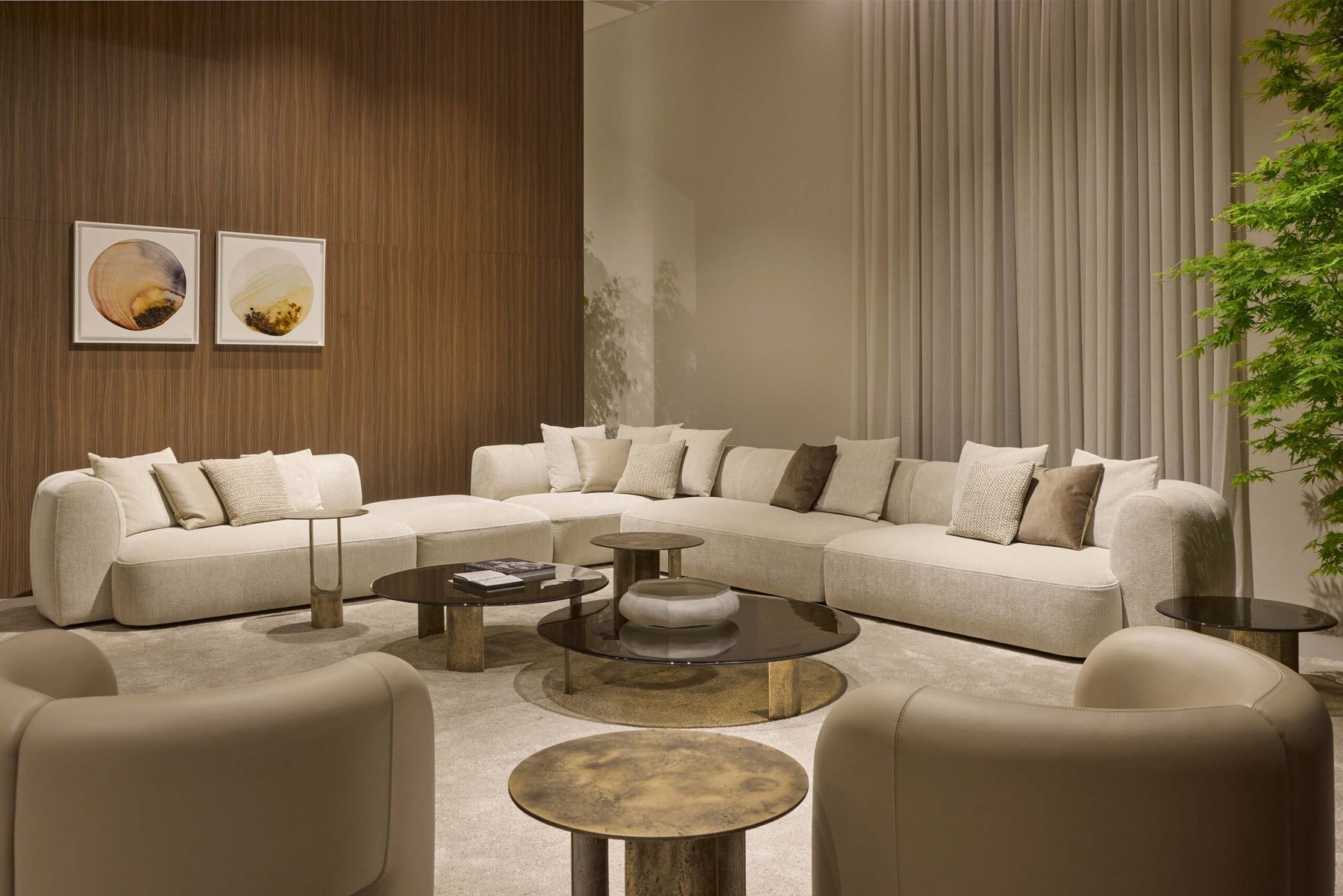 Large corner sofa · © Giulio Marelli