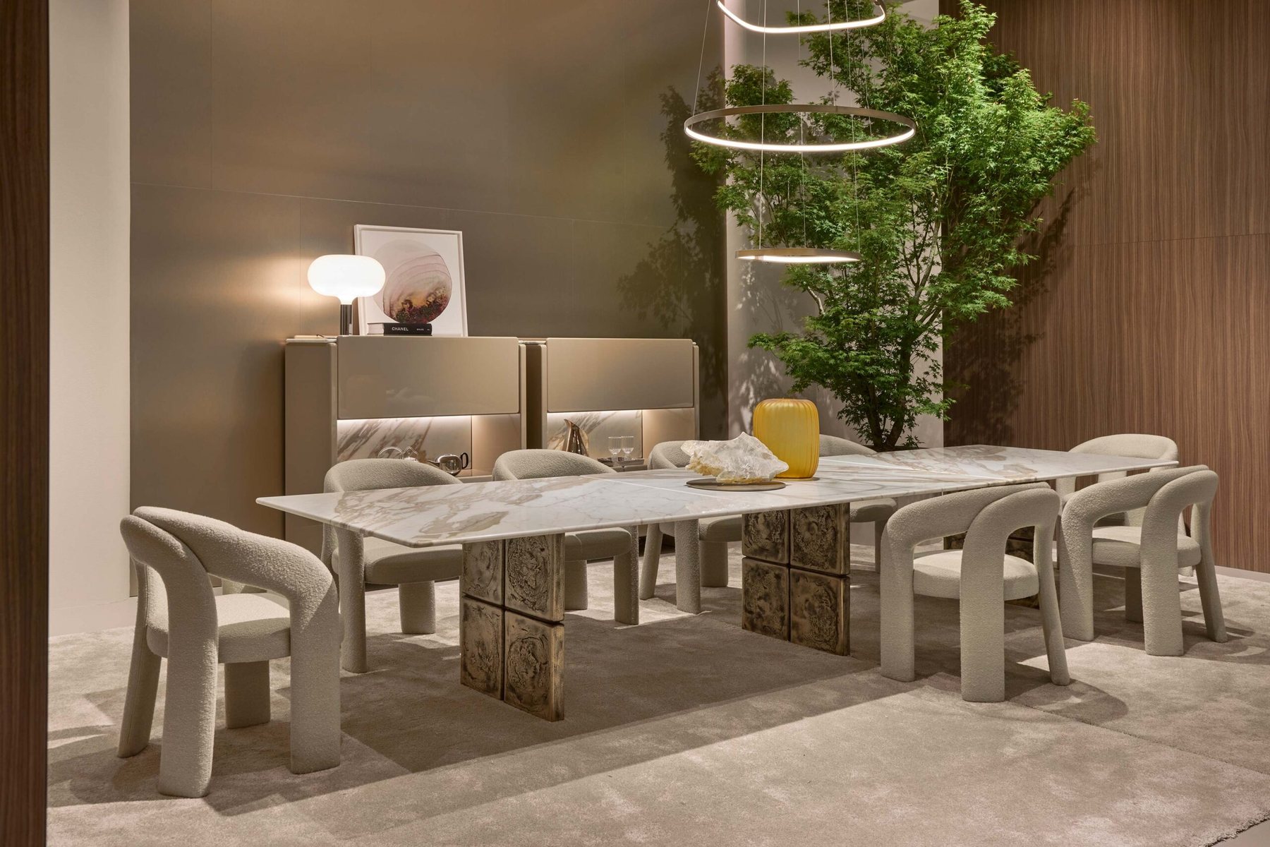 Marble dining table · © Giulio Marelli