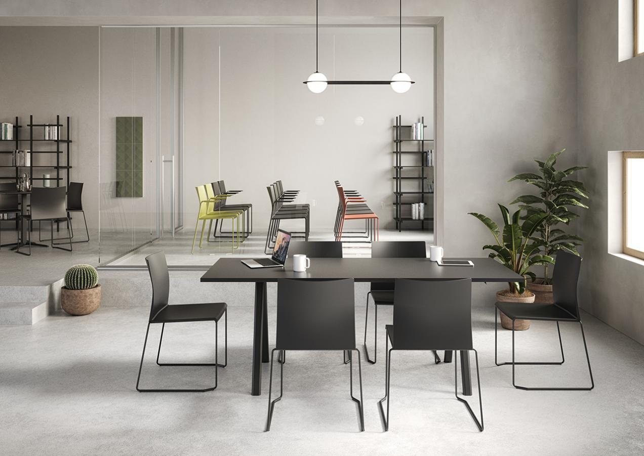 Chairs and work table · © Gaber