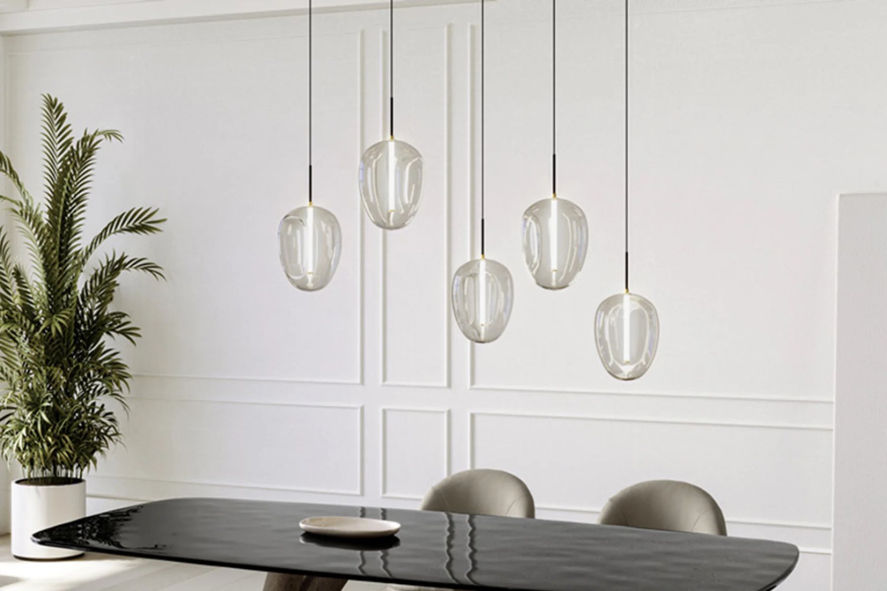 Black-topped table and pendant lights · © Eforma