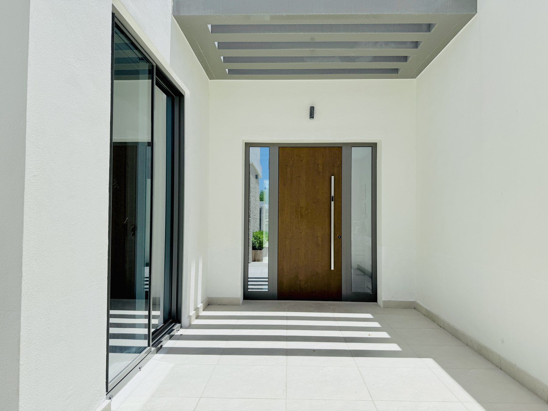 Wood and glass front door · © Inotherm