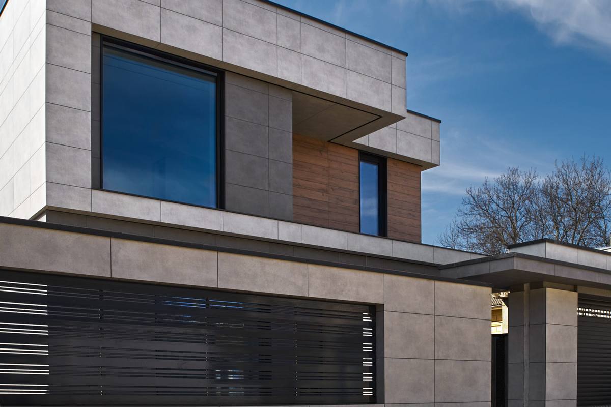 Isolation et façade périphérique Isogres effet pierre sur une maison contemporaine