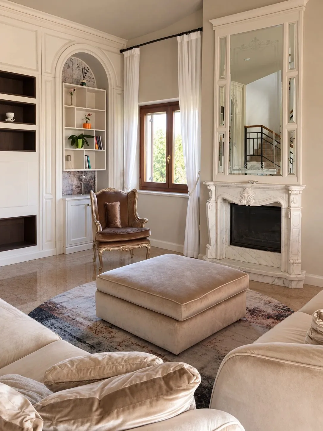 Klassisches Wohnzimmer mit Kamin · Projekt und Bild © Martini Interiors