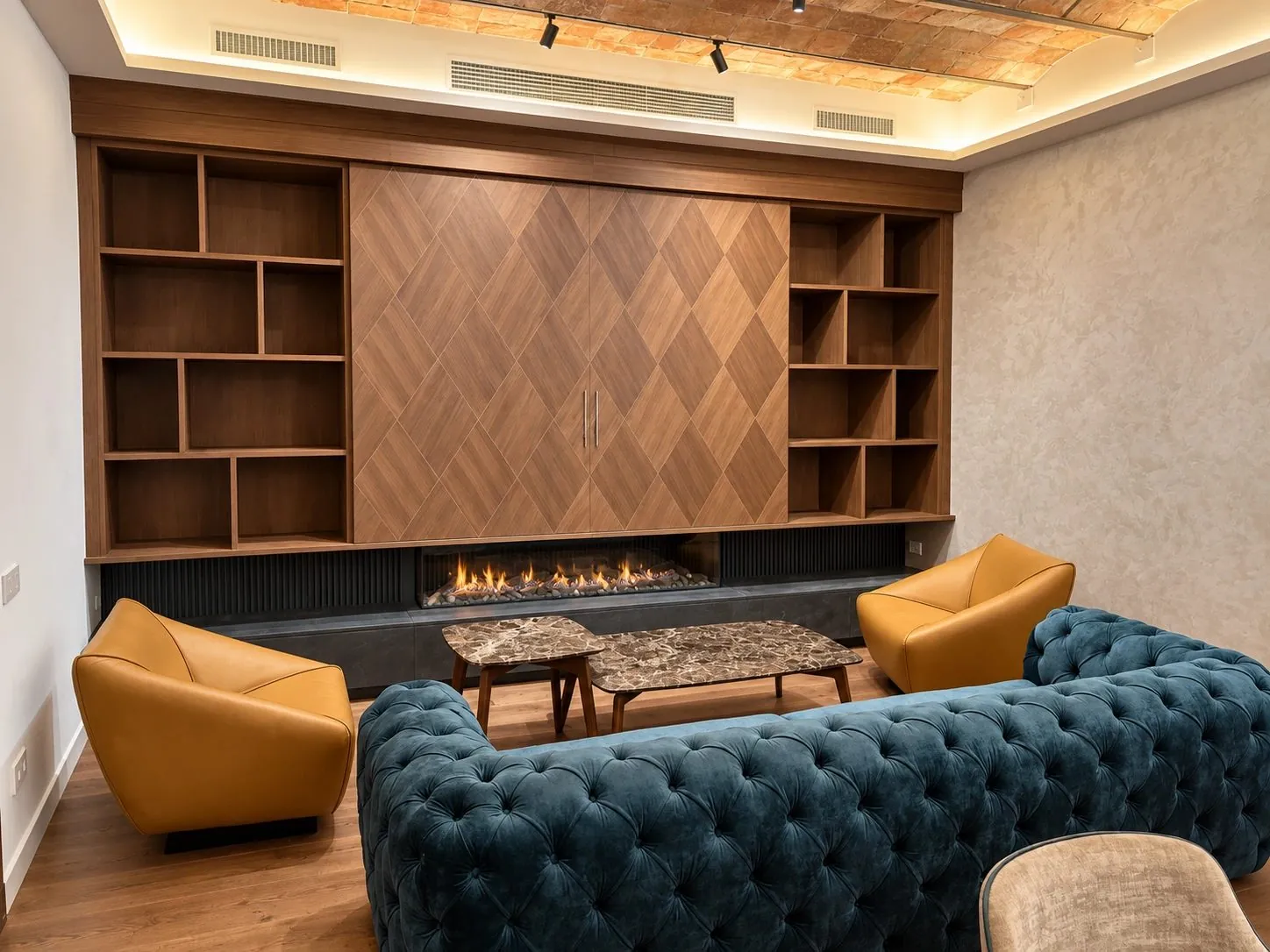 Modernes Wohnzimmer, Wohnwand und Kamin · Projekt und Bild © Martini Interiors