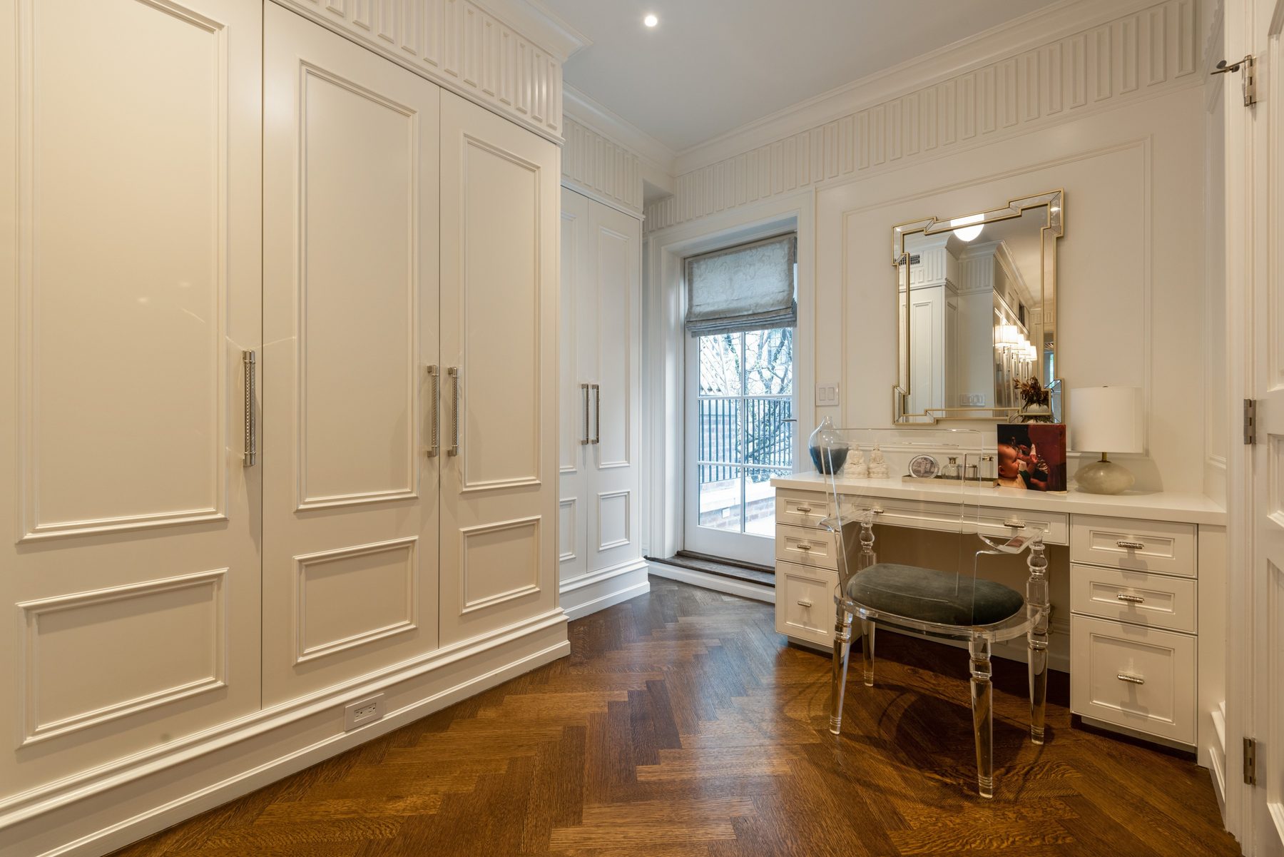 Lacquered walk-in wardrobe and dressing table · Project and image © Martini Interiors