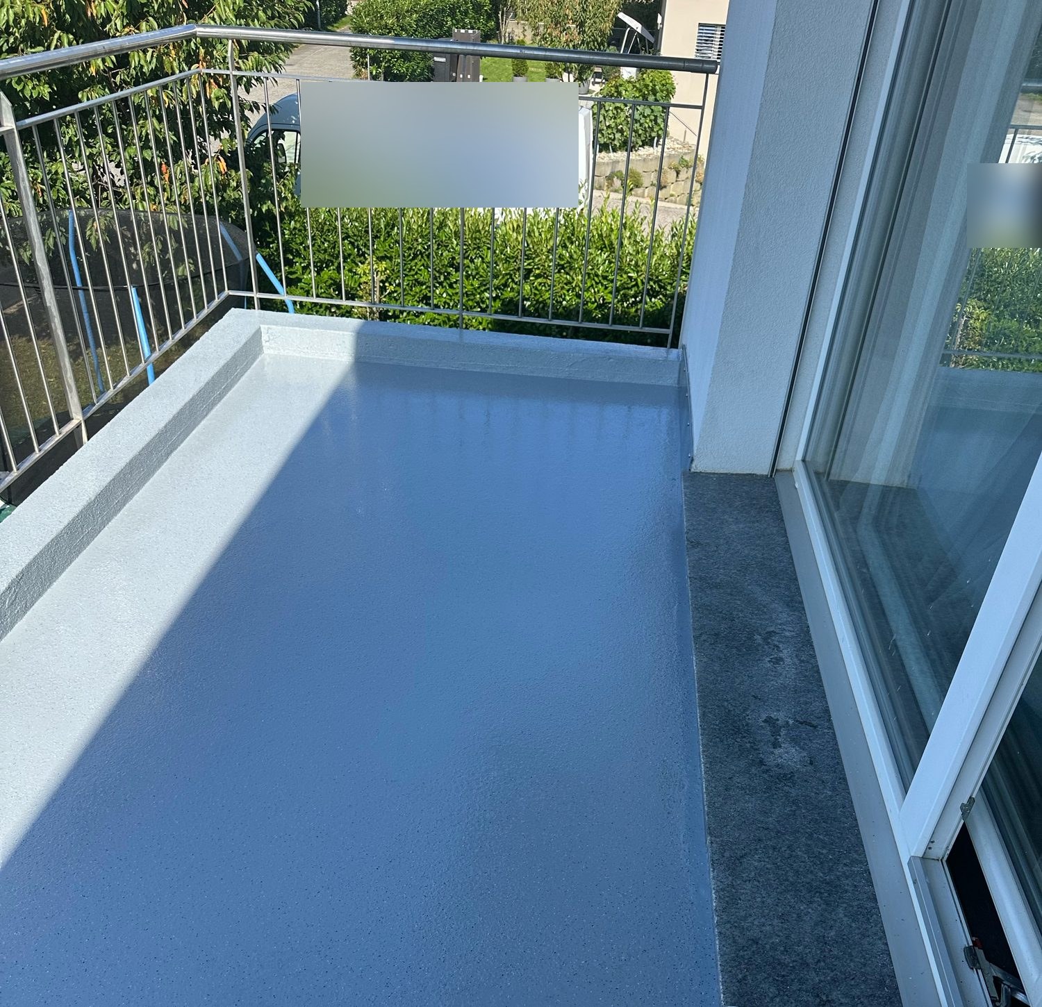 Nachher — Balkon, gesprenkelte Kunstharzbeschichtung