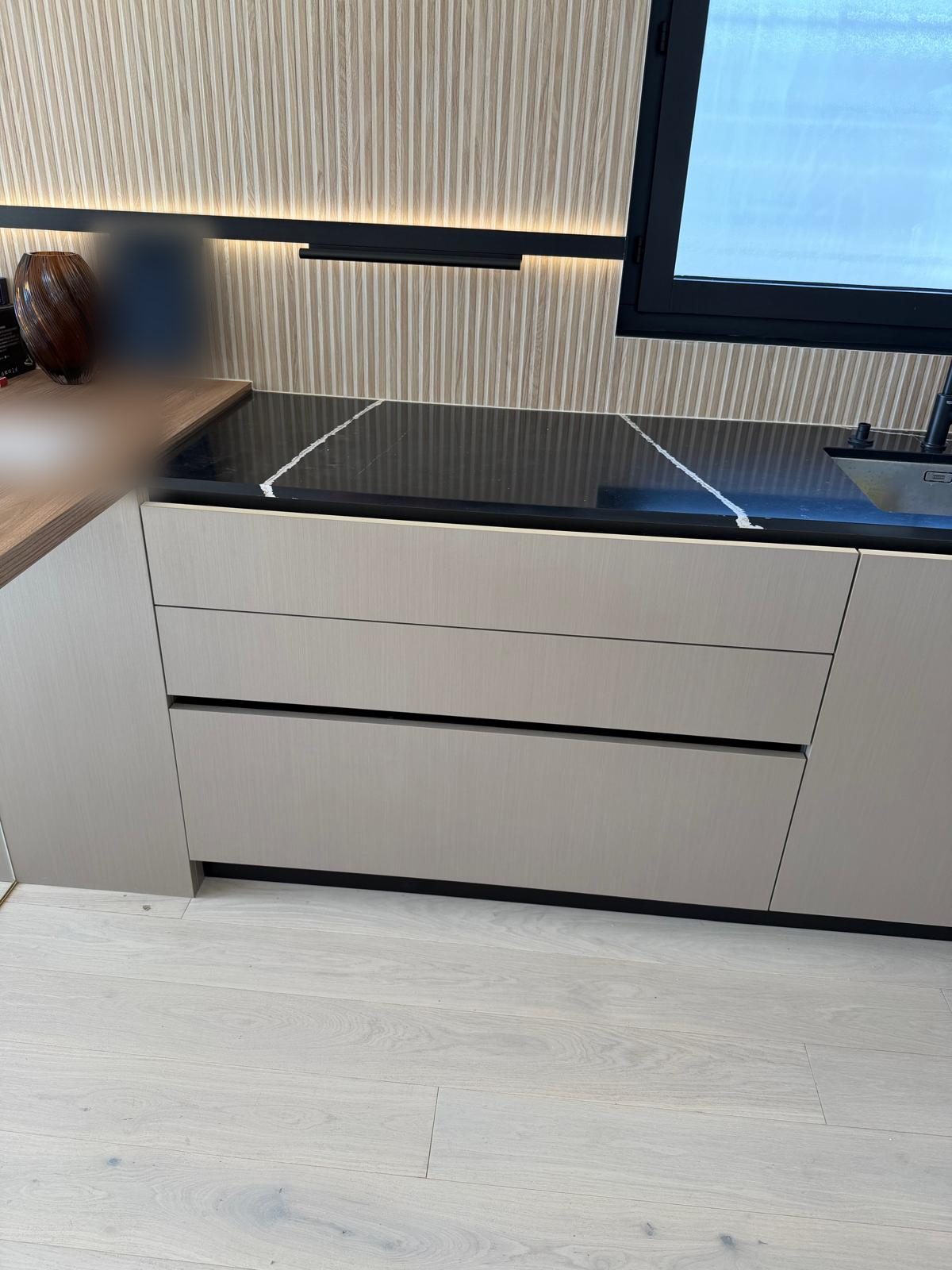 Black worktop and vertical wooden slats