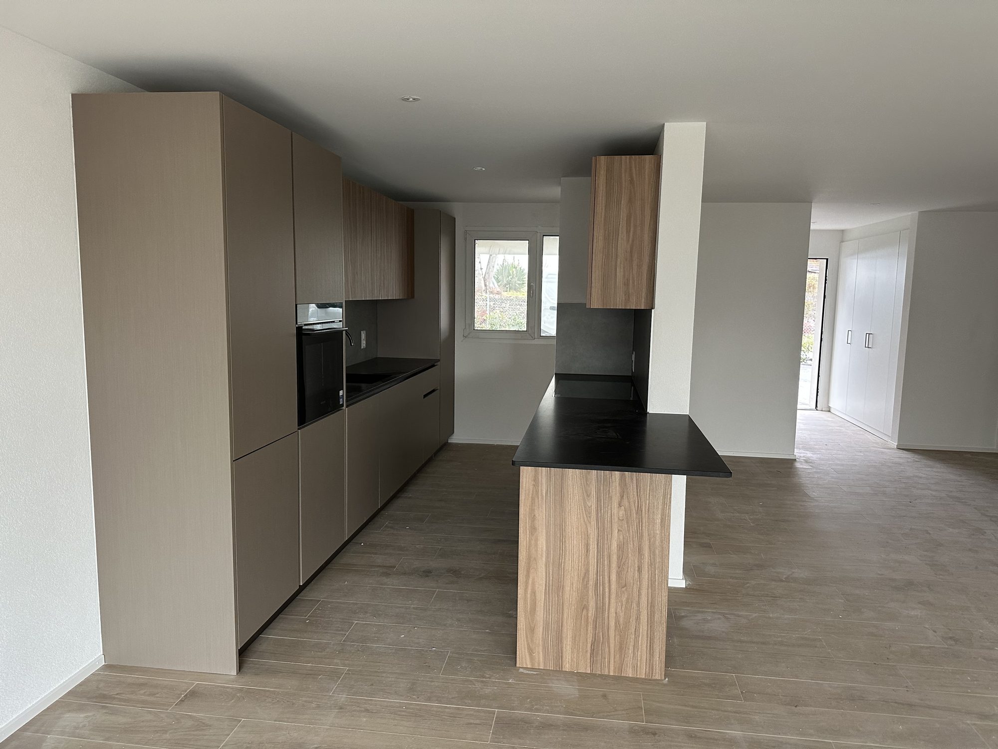 Floor-to-ceiling taupe tall units