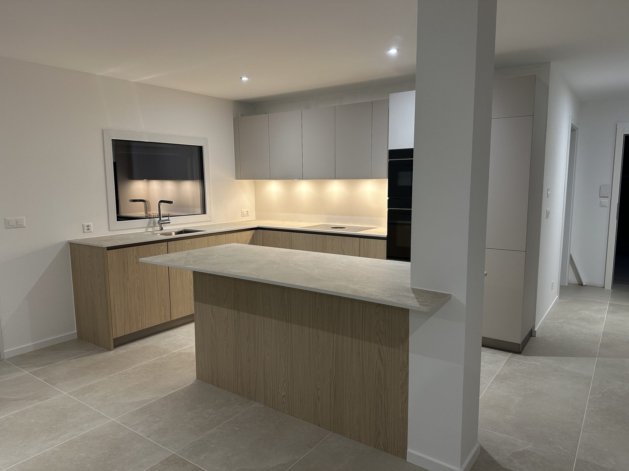 Light worktop and lighting under the wall units