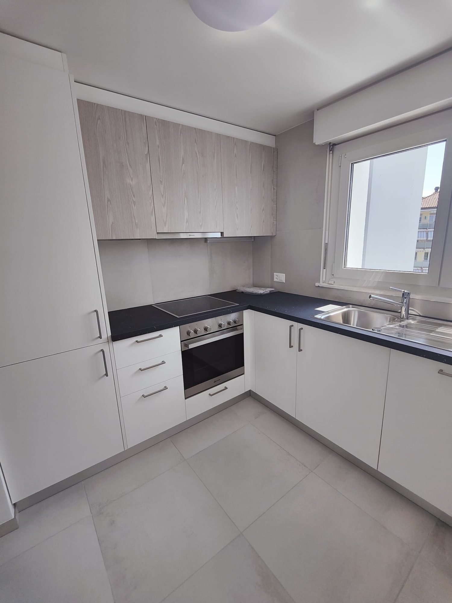 White kitchen with grey wood-look wall units