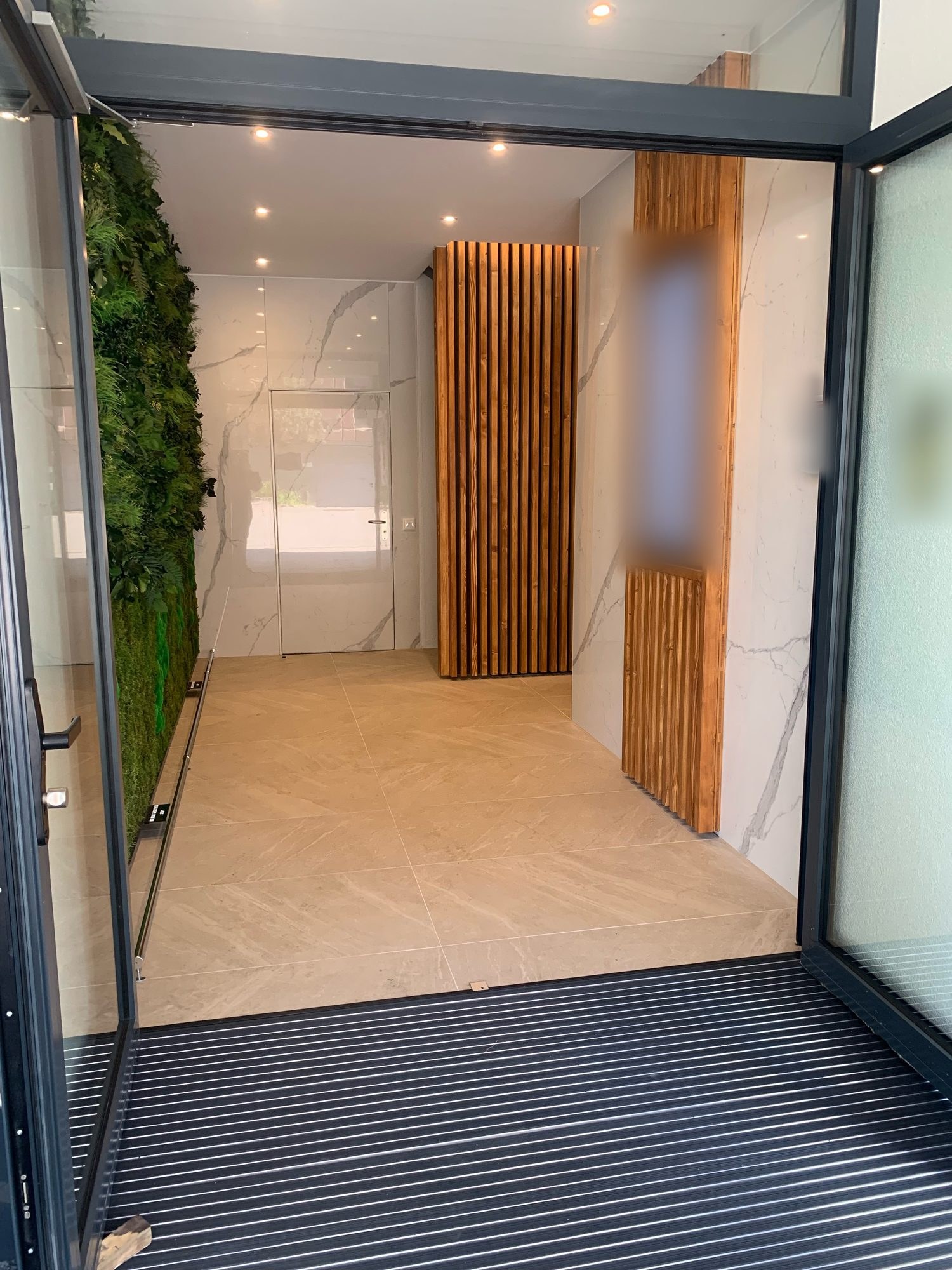 Wooden slats and large-format wall panels