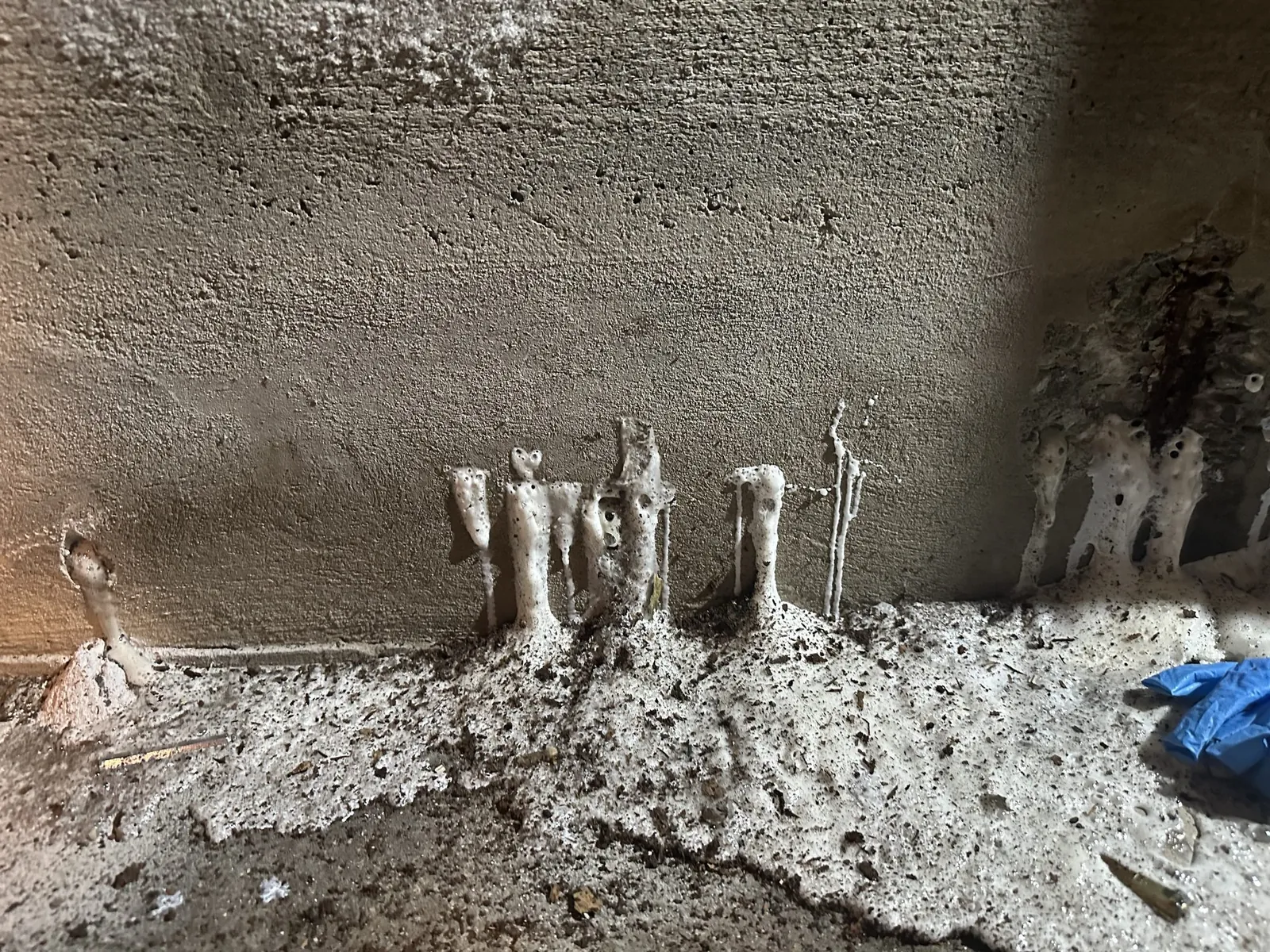 In eine erdberührte Betonwand gesetzte Injektionspacker