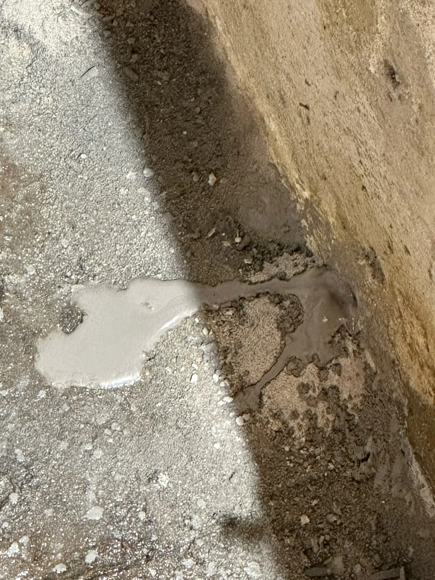 Detail einer erdberührten Wand nach Injektion