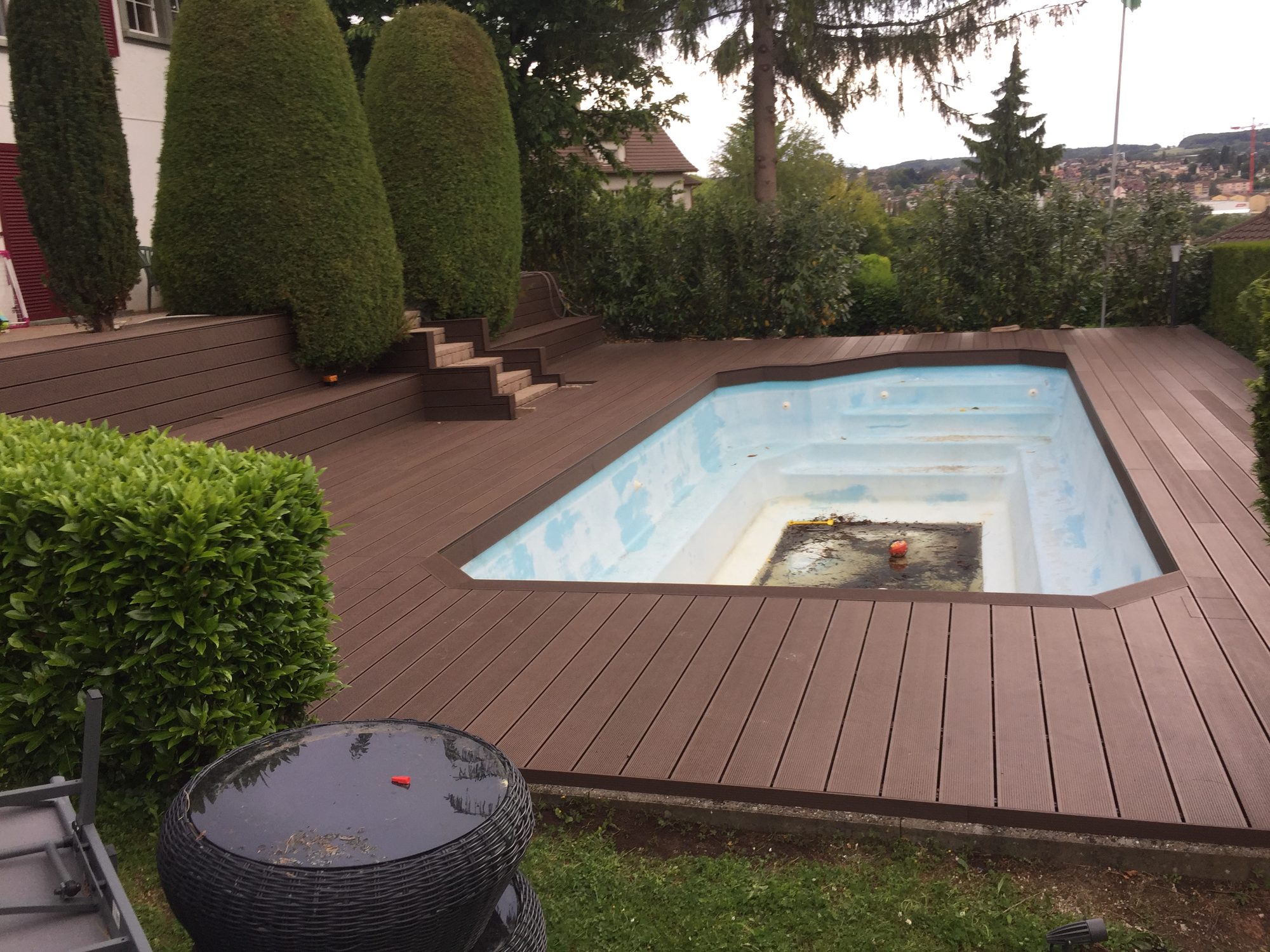 Brown boards at the pool edge