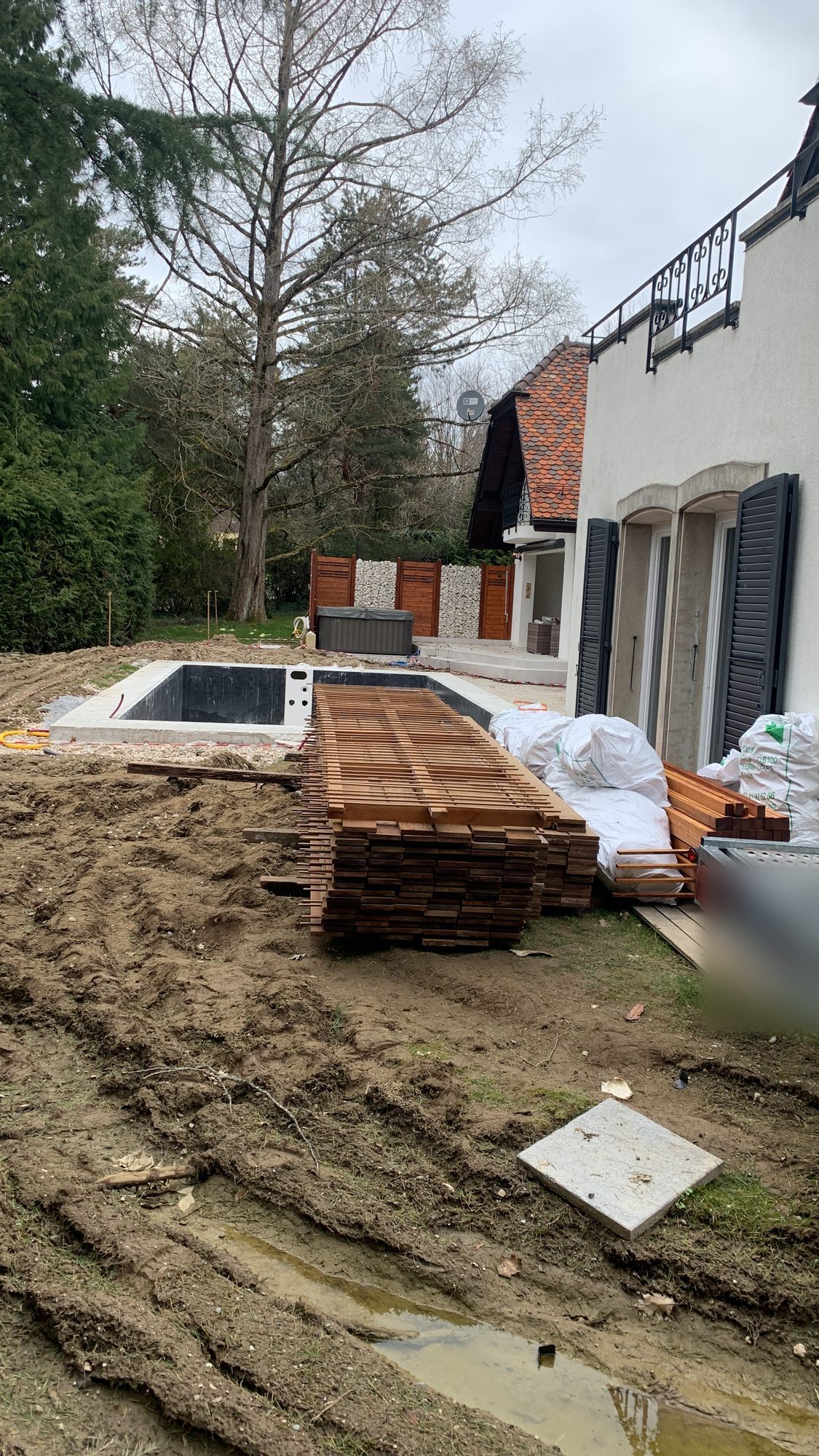 Ground and wooden boards before installation