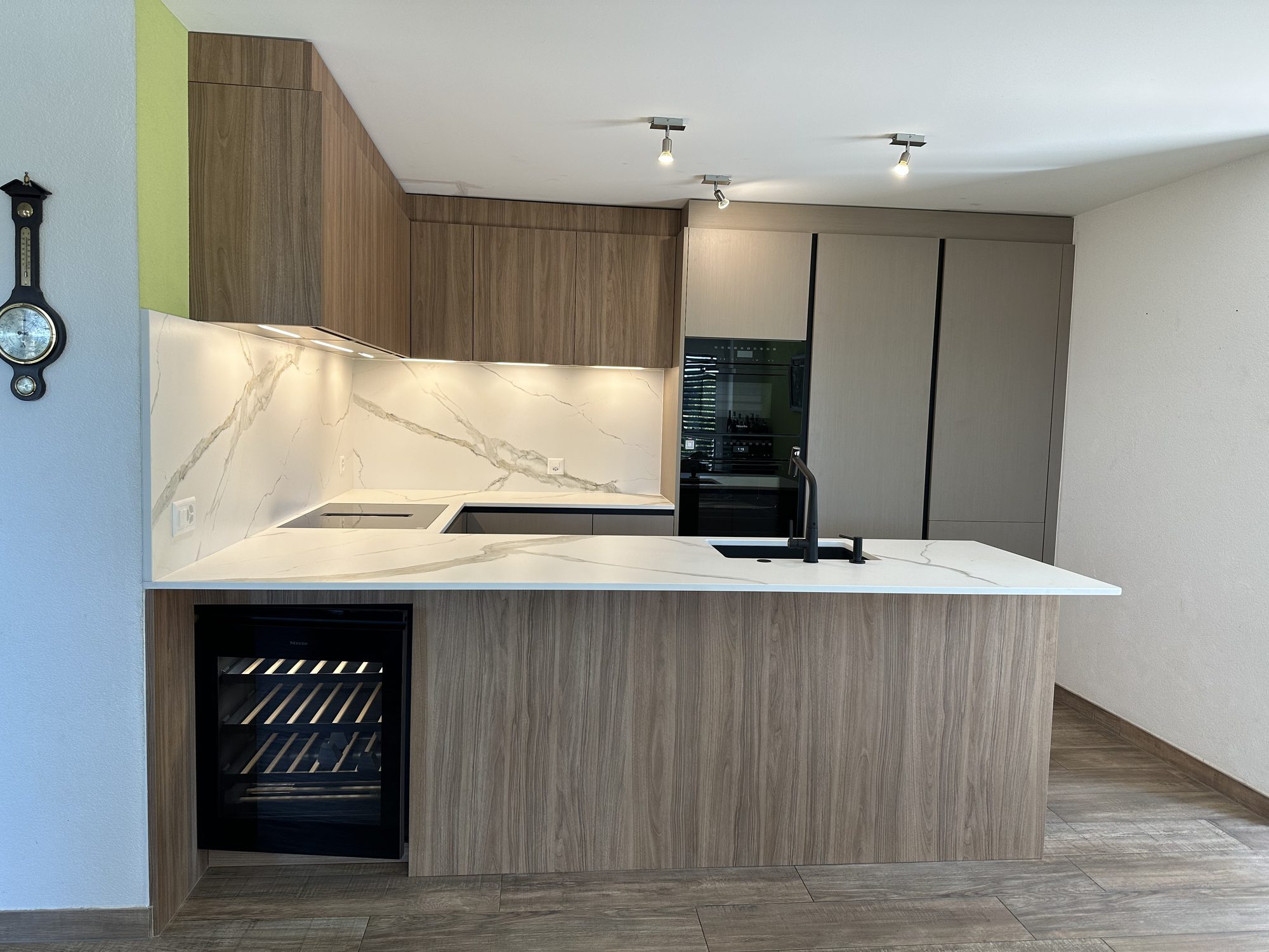 New wooden kitchen with white marble-look worktop