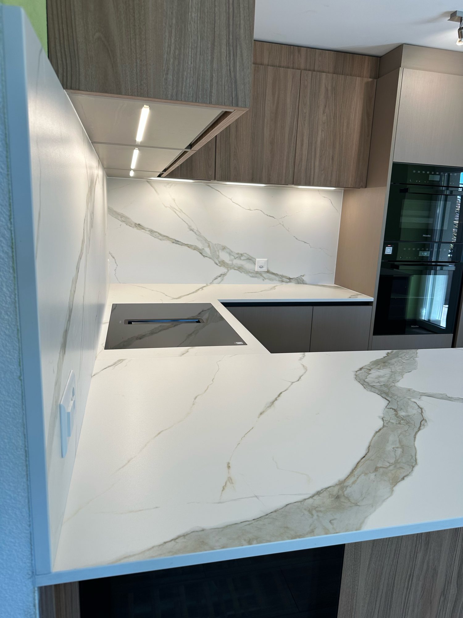 Marble-look worktop, detail