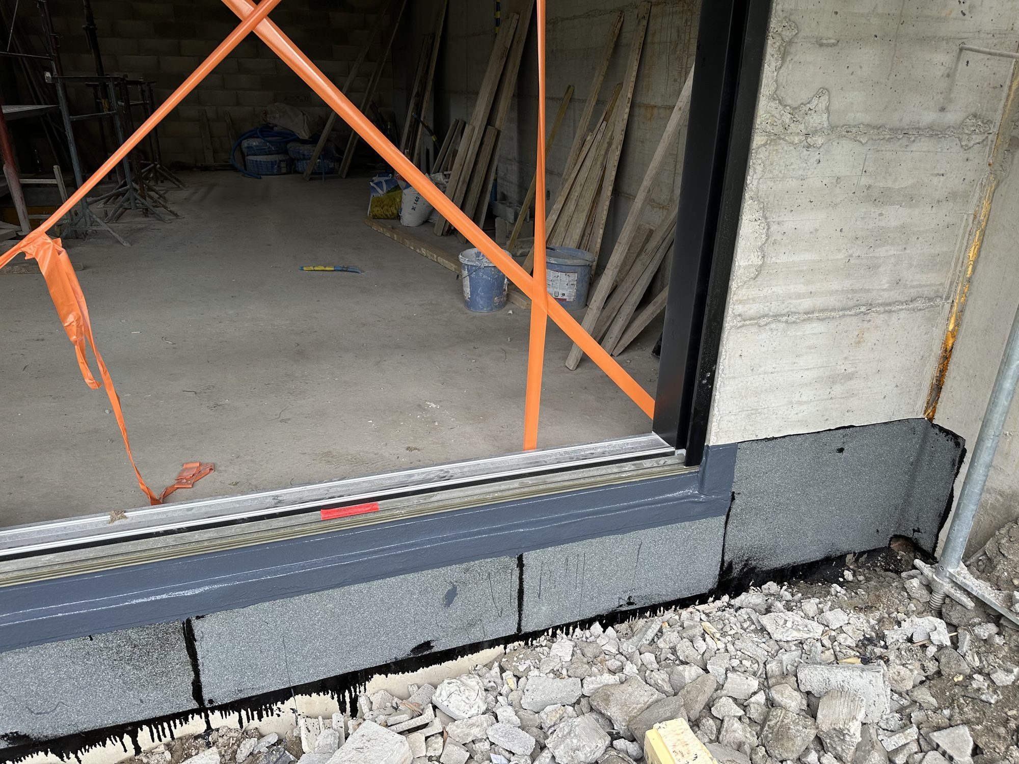 Bitumen waterproofing at the sill of an opening
