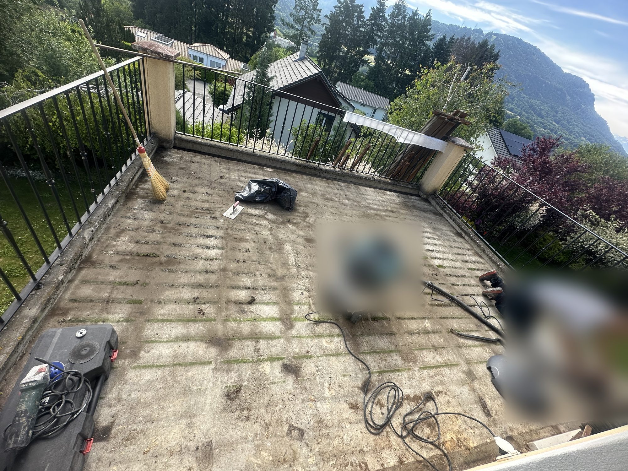 Vorher — Terrasse, alter Belag entfernt