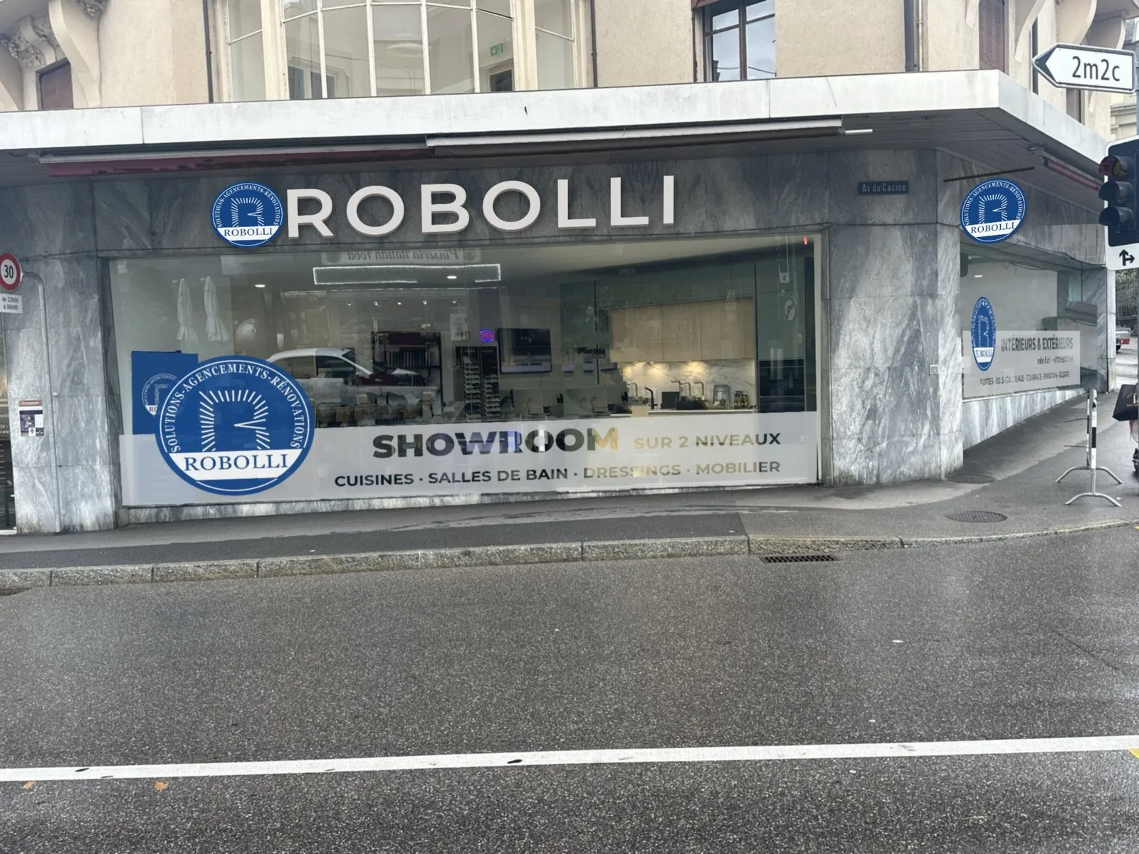 Leuchtschild Robolli, Fotomontage bei Tag