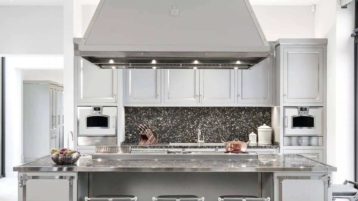 Video preview: Professional kitchens for the house